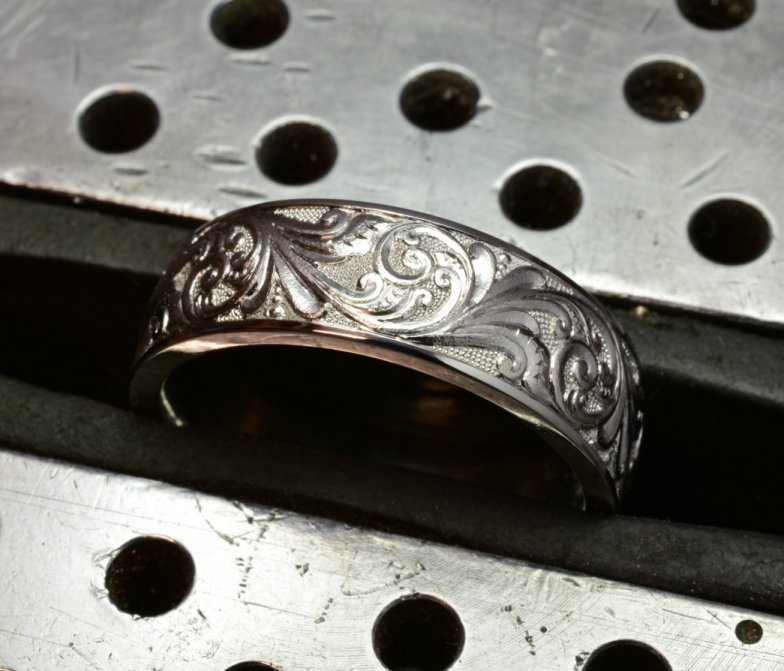 Hand engraved platinum weding band