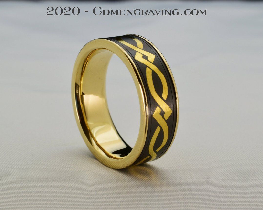Celtic knot ring in gold and zirconium